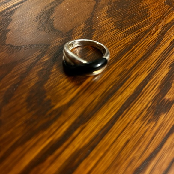 Sterling Silver and Onyx Twist Ring size 8 - Picture 2 of 3